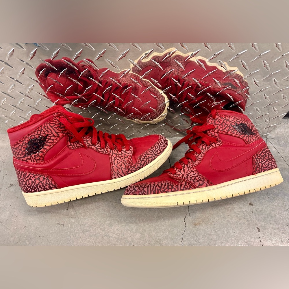 Nike Air Jordan 1 Retro Hi Mens Size 11 US 839115-600 Red Elephant Athletic Shoe